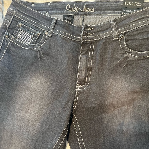 Woman’s Suko Plus Jeans - Picture 3 of 9